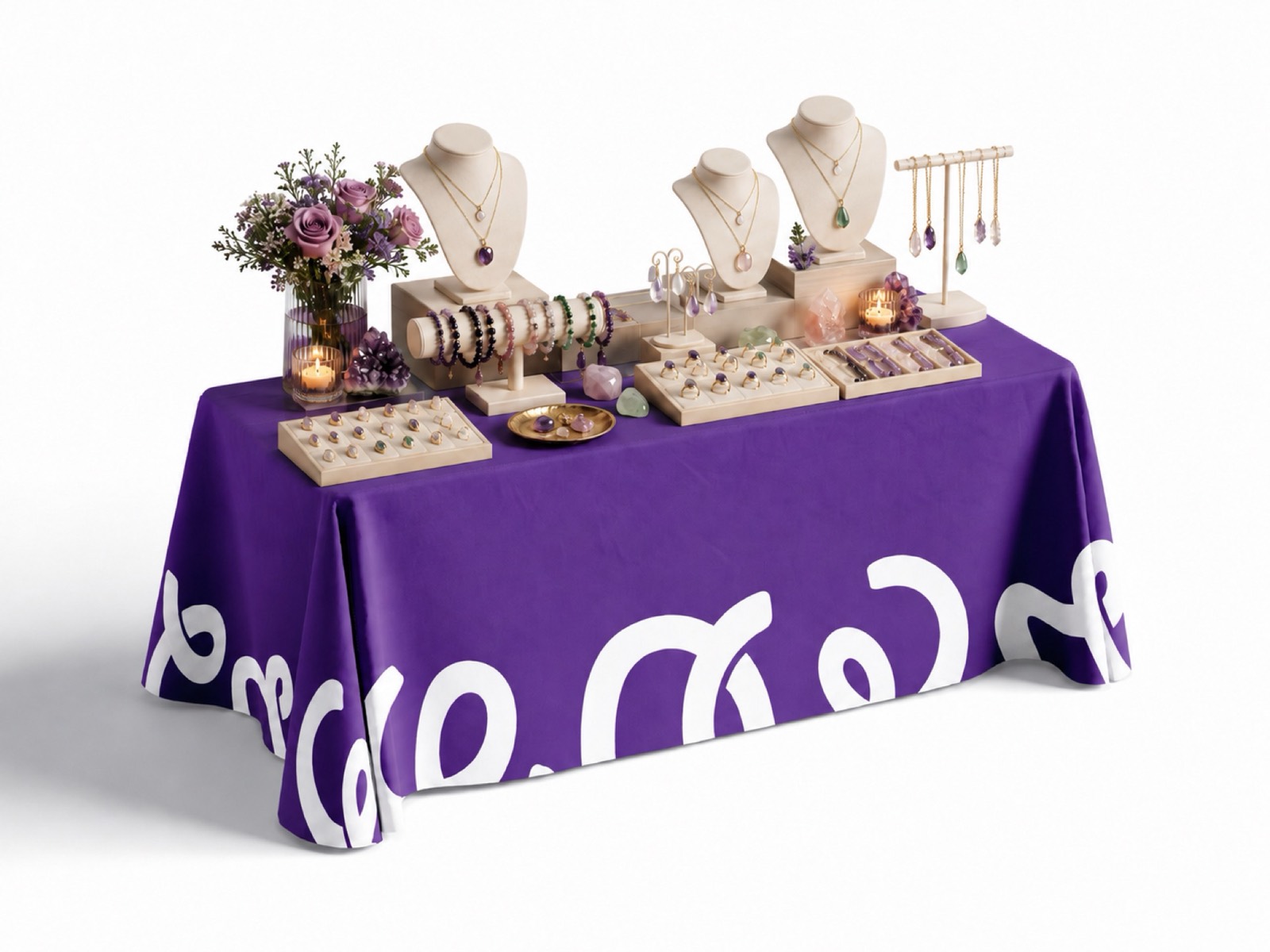 Mesa de exhibición de joyas con el mantel morado de Bonito y para ti