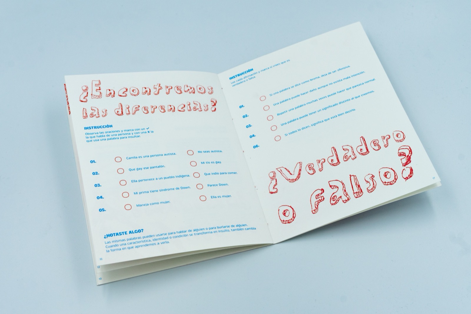 Doble página del fanzine con el juego «¿verdadero o falso?»